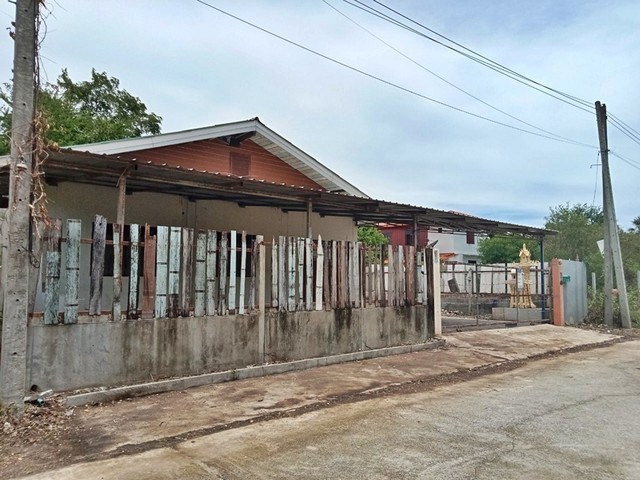 ขายบ้านพร้อมที่ดินและสิ่งปลูกสร้าง อำเภอเมืองสุพรรณบุรี สุพรรณบุรี (PAP-8-0628)