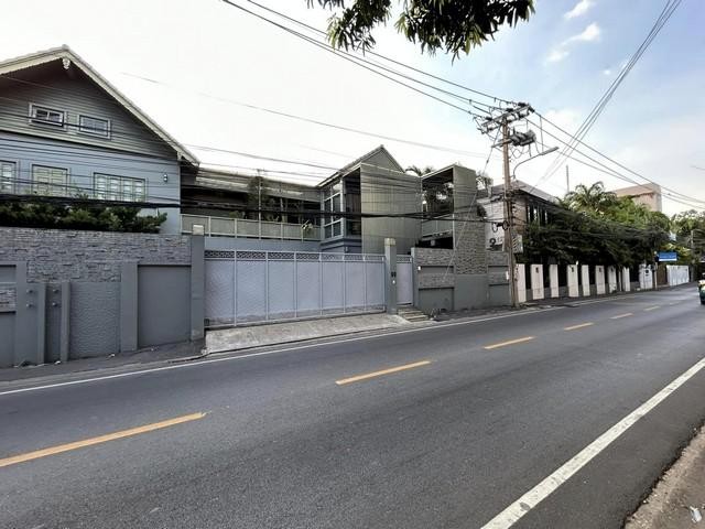POR4247ขาย บ้านเดี่ยว สวย หลังใหญ่ โซนสุทธิสารวินิจฉัย ซอยอินทามระ22 ใจกลางเมือง ย่านดินแดง วิภาวดี สไตล์อังกฤษ ใกล้มหาวิทยาลัยหอการค้าไทย