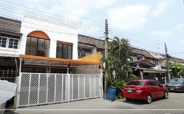 PO643 ขาย บ้านประชากรไทย ซ.ลาดพร้าว 93 รีโนเวทใหม่ทั้งหลัง ไม่เคยเข้าอยู่ ตกแต่ง Minimal Style พร้อมโอน บ้านหันหน้าทางทิศตะวันออก