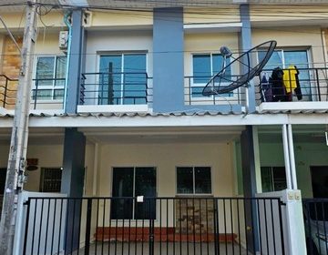 ขายบ้านทาวน์โฮม2ชั้น บ้านสุขประยูรนครชลบุรี บ้านสภาพใหม่พร้อมอยู่ ใกล้ตัวเมืองชลบุรี